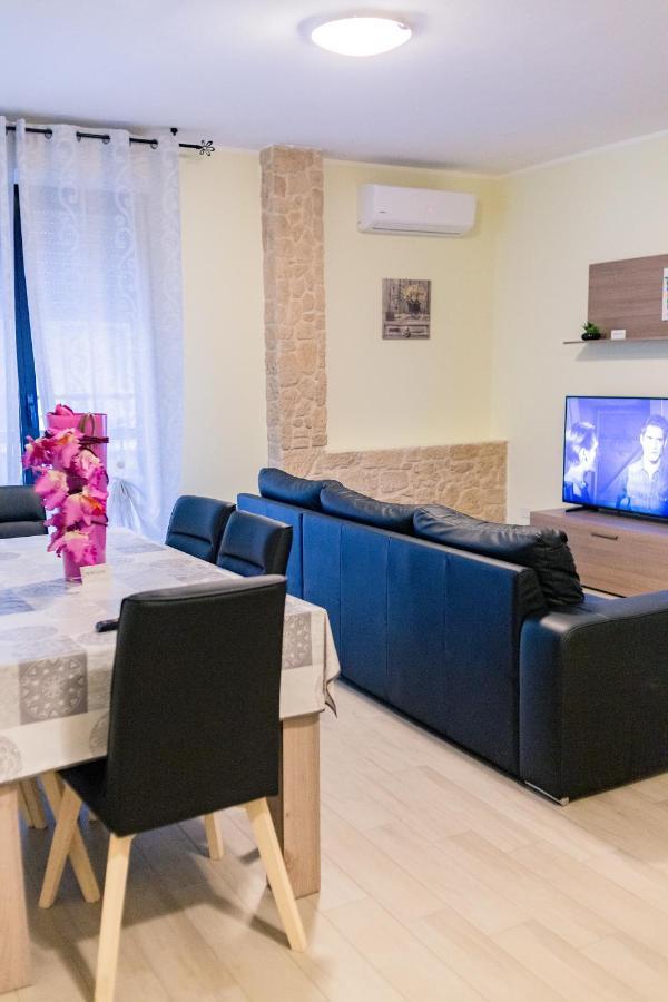 Like At Home ألغيرو المظهر الخارجي الصورة